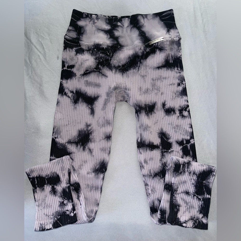 Bombshell Sportswear Ribbed Seamless Tie Dye Leggings in Black